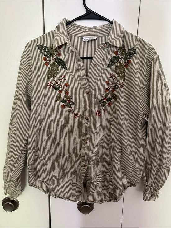 Maggie & Max Tops - Maggie & Max embroidered button down
